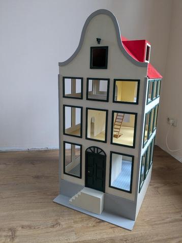 Poppenhuis  beschikbaar voor biedingen