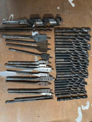 Grote Set Boortjes beschikbaar voor biedingen