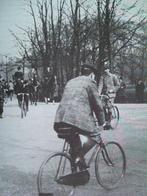 Allemaal op de fiets in Amsterdam., Ophalen of Verzenden, Gelezen, J. Fuchs