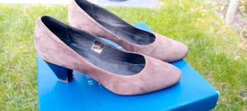 Dames pumps beschikbaar voor biedingen