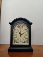 Mooie nostalgisch staand tafelklokje, Verzenden, Nieuw, Analoog, Staande klok