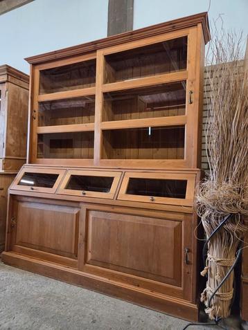 Prachtige grenen vitrinekast / grutterskast / servieskast  beschikbaar voor biedingen
