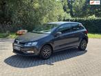 Volkswagen Polo 1.0 High Line PDC I UNIKE KLEUR I STOELVER I, Auto's, Volkswagen, Stof, Gebruikt, Zwart, Origineel Nederlands