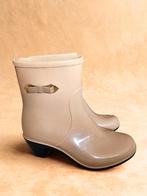 Beige rubberen regen enkellaarsjes met klein hakje, Kleding | Dames, Schoenen, Ophalen of Verzenden, Zo goed als nieuw, Beige