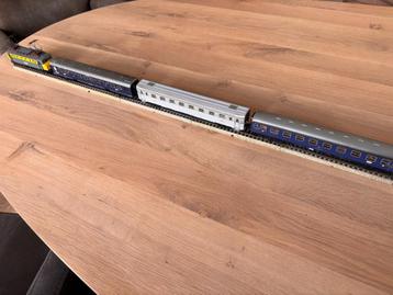 Märklin Loc 3324 + 3 passagiersrijtuigen rijtuigen beschikbaar voor biedingen