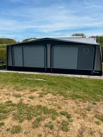 5 maanden oude Isabella Nordic 240 met Megaframe maat 1075 beschikbaar voor biedingen