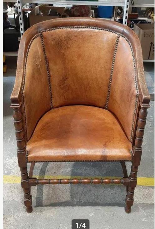 clubfauteul - fauteuil van leer met houten gedraaide poten, Antiek en Kunst, Antiek | Meubels | Stoelen en Banken, Ophalen