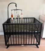 Bopita box compleet met matras, boxkleed en muziekmobiel, Ophalen, Zo goed als nieuw, Boxkleed