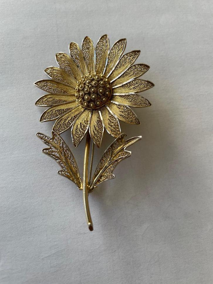 Broche | Bloem | Filigraan, Sieraden, Tassen en Uiterlijk, Broches, Gebruikt, Overige materialen, Goud, 4 tot 7 cm, Ophalen