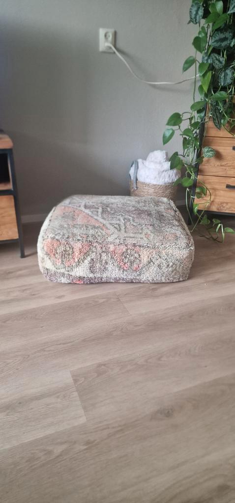 Marokkaanse Poef / Berber Zitkussen, Huis en Inrichting, Banken | Voetenbanken en Poefen, Zo goed als nieuw, 50 tot 75 cm, 50 tot 75 cm