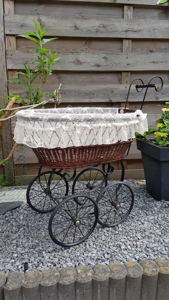 Brocante antieke kinderwagen poppenwagen, Brussels kant. S0, Verzamelen, Poppen, Gebruikt, Pop, Ophalen of Verzenden