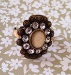 Opvallende verstelbare ring: beige steen omringt door strass, Sieraden, Tassen en Uiterlijk, Ringen, 18 tot 19, Beige, Ophalen of Verzenden