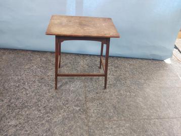  fraai vintage tafeltje ( 500621)  beschikbaar voor biedingen