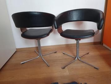 donker walnoten met zwart leer draaistoelen beschikbaar voor biedingen