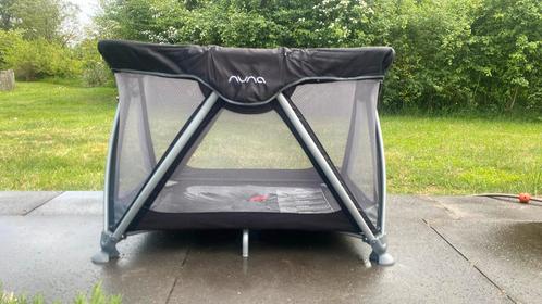 Nuna | campingbedje | hoogte verstelbaar, Kinderen en Baby's, Babywiegjes en Ledikanten, Gebruikt, Reisbedje, Ophalen