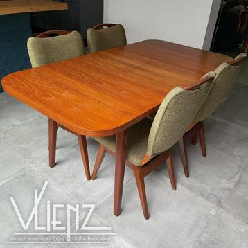 Midcentury, vintage eettafel, tafel met stoelen beschikbaar voor biedingen
