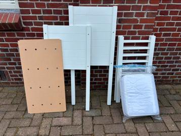 Wiegje met matras beschikbaar voor biedingen