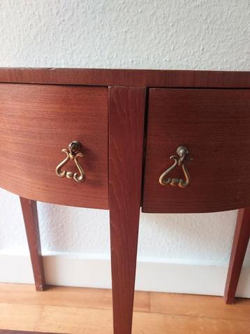Vintage bruin houten wand tafeltje beschikbaar voor biedingen