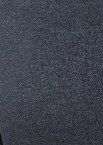 Nieuwe rol meubelstof.
490x145 cm antraciet beschikbaar voor biedingen