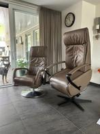 Relaxfauteuil leder taupe - Speciale opstahulp - Draaivoet, Huis en Inrichting, Ophalen, Gebruikt, Minder dan 75 cm, Luxe relax fauteuil