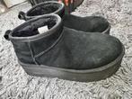 Uggs schoenen hoge zool, Kleding | Dames, Schoenen, Ophalen of Verzenden, Zo goed als nieuw, Zwart