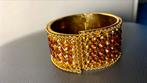 Indiase armband Goudkleurig met rode kraaltjes, Overige materialen, Ophalen of Verzenden, Zo goed als nieuw, Met bedels of kralen