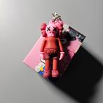 KAWS Pink/Red Sleutelhanger, Verzamelen, Sleutelhangers, Ophalen of Verzenden, Nieuw
