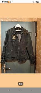 Spijkerjas gepimpt met studs logo PARFUM ICOON, Ophalen of Verzenden, Nieuw, Zwart, Ogen