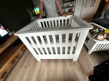 Coming kinder box met matrasje beschikbaar voor biedingen
