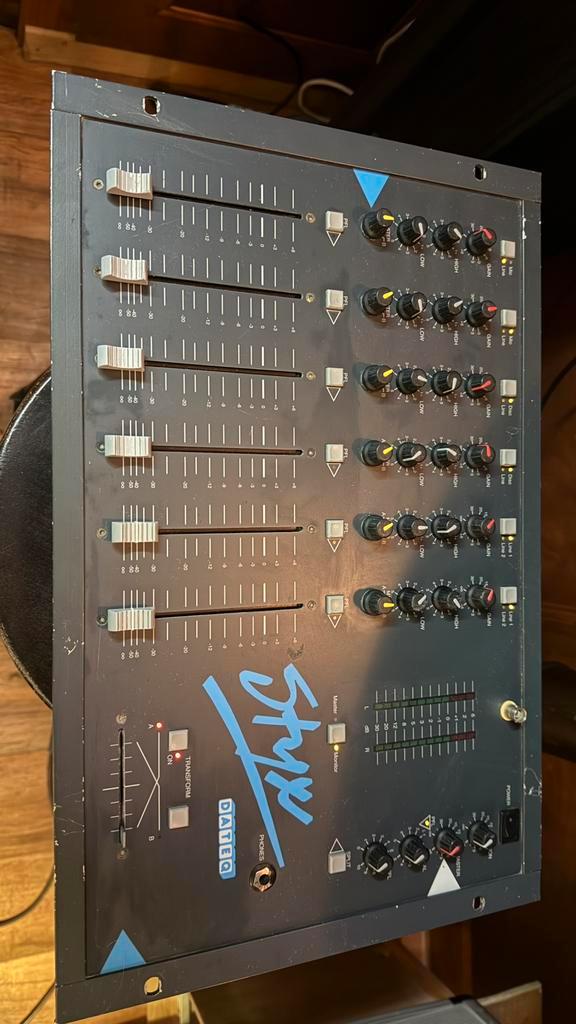 Dateq Styx mengpaneel, Muziek en Instrumenten, Mengpanelen, Gebruikt, 5 tot 10 kanalen, Microfooningang, Ophalen