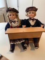Te koop 2 prachtige levens echte gave poppen in lessenaar., Verzamelen, Poppen, Ophalen, Zo goed als nieuw, Pop, Levensecht of Reborn