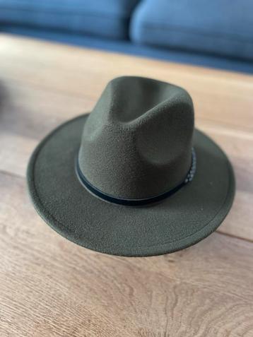 Donkergroene cowboyhoed, nieuw met gespje. beschikbaar voor biedingen