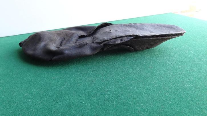 Antieke lederen schoen Houten hak 17e eeuw Bodemvondst, Antiek en Kunst, Antiek | Kleding en Accessoires, Dames, Ophalen of Verzenden