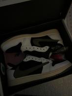 Travis Scott Olive 44, Ophalen of Verzenden, Zo goed als nieuw, Schoenen