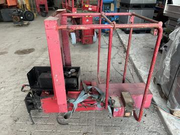 Lift liften manlift hoogwerkerbak hoogwerker beschikbaar voor biedingen