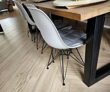 Vier eetkamerstoelen 