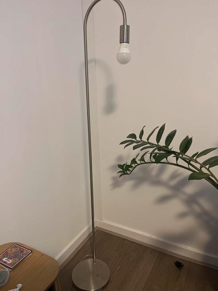 Stijlvolle metalen vloerlamp, Huis en Inrichting, Lampen | Vloerlampen, Zo goed als nieuw, 150 tot 200 cm, Metaal, Ophalen of Verzenden