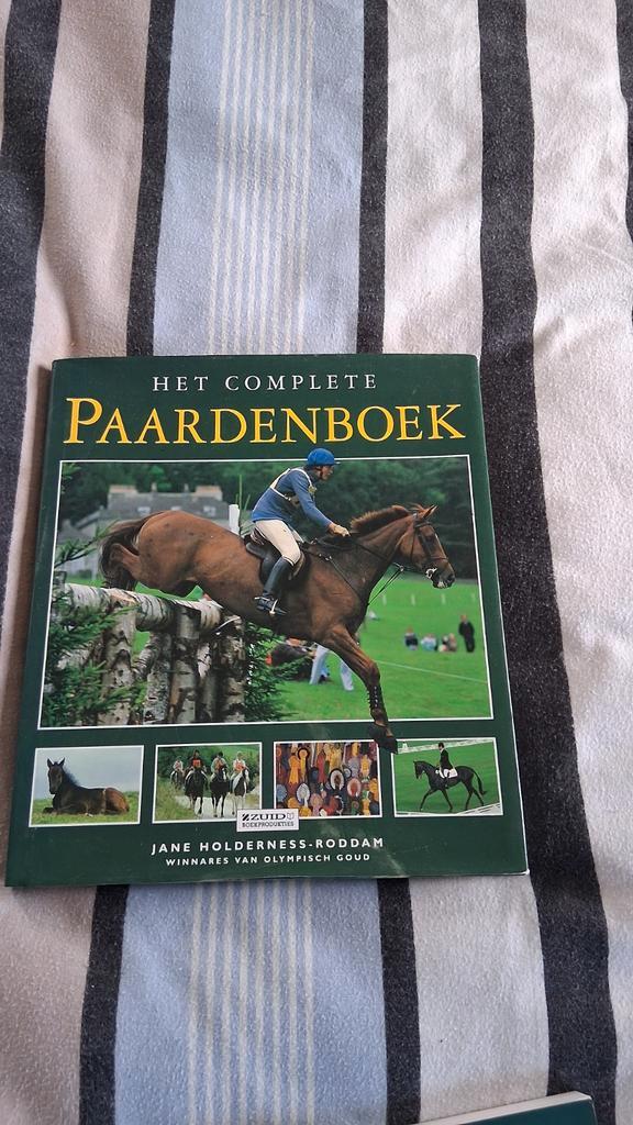 Het Complete Paardenboek, Boeken, Hobby en Vrije tijd, Gelezen, Overige onderwerpen, Geschikt voor kinderen, Ophalen of Verzenden