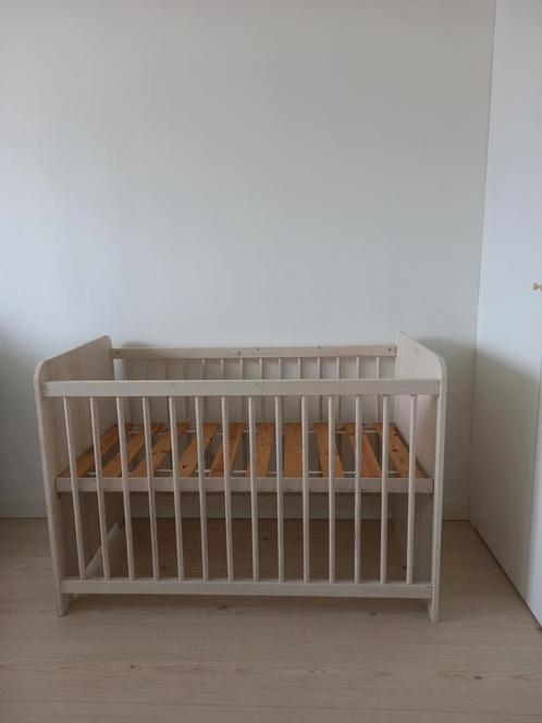 Massief grenen ledikant whitewash mat, Kinderen en Baby's, Babywiegjes en Ledikanten, Gebruikt, Ledikant, Ophalen