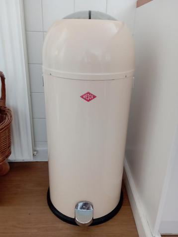Wesco Kickmaster Maxi 40 liter amandel beschikbaar voor biedingen