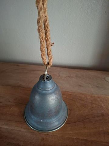Blikken Bel met Touw beschikbaar voor biedingen