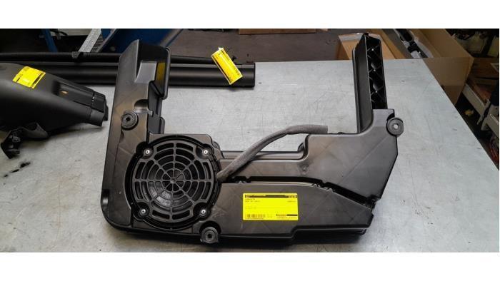 Subwoofer van een Audi A4, Auto-onderdelen, Elektronica en Kabels, Audi, Gebruikt, 3 maanden garantie, Ophalen of Verzenden