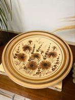 Mooi vintage grote aardewerk schaal bloemen beige wandbord, Antiek en Kunst, Antiek | Keramiek en Aardewerk, Ophalen of Verzenden