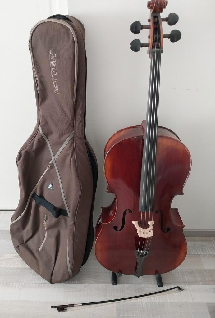 4/4 cello met strijkstok en tas, Muziek en Instrumenten, Strijkinstrumenten | Cello's, Zo goed als nieuw, Ophalen