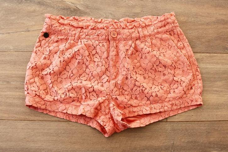 Prachtig Kanten EDC Broekje (Maat 32) - 65 € 20,-, Kleding | Dames, Broeken en Pantalons, Zo goed als nieuw, Maat 34 (XS) of kleiner