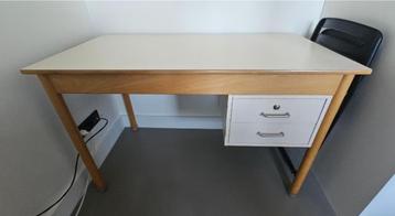 Houten Bureau 120x60x76 beschikbaar voor biedingen
