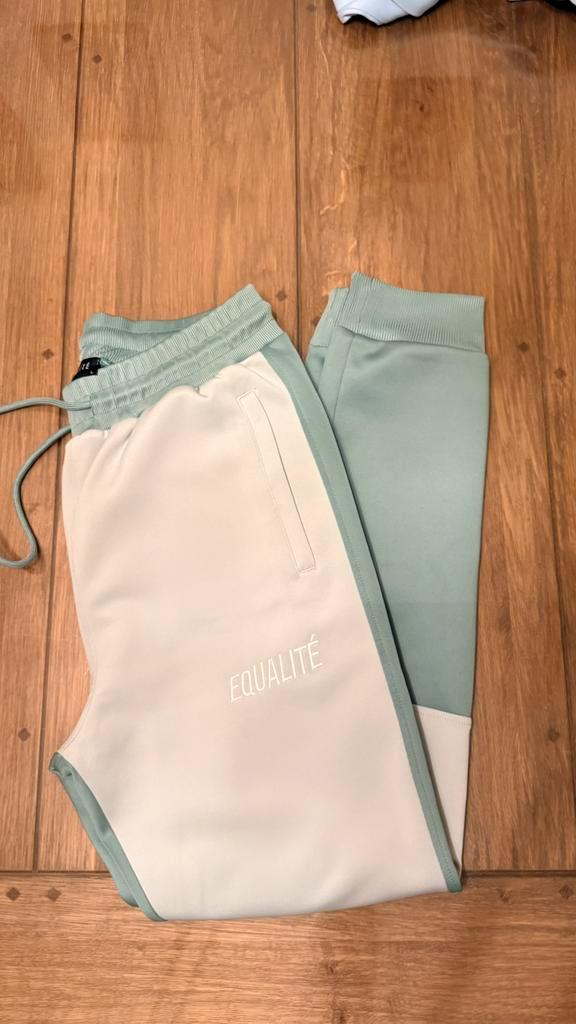 EQUALITÉ HEREN BROEK, Kleding | Heren, Sportkleding, Zo goed als nieuw, Algemeen, Groen, Ophalen of Verzenden