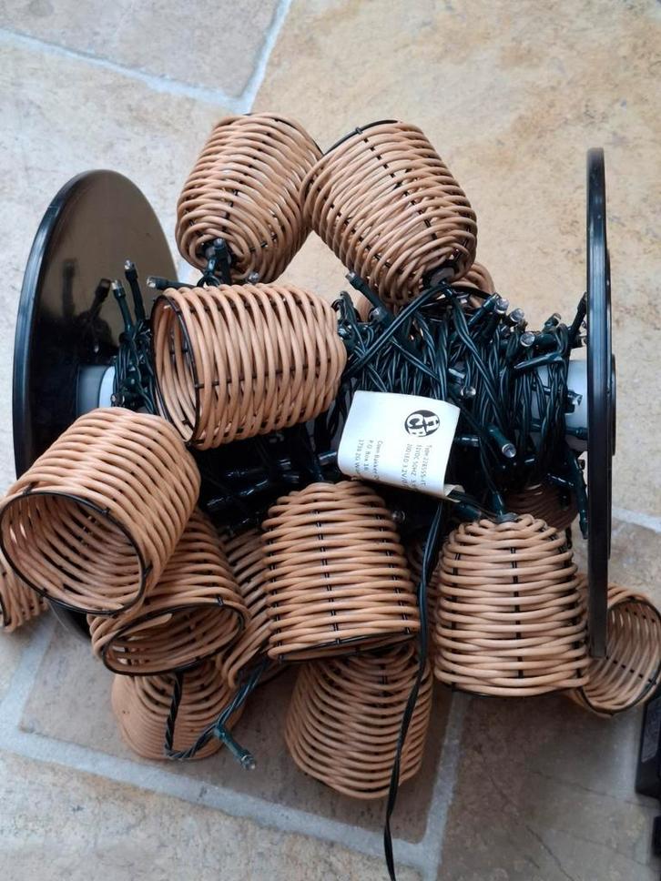 Kerstverlichting met lampjes gecombineerd met korfjes, Diversen, Kerst, Zo goed als nieuw, Ophalen of Verzenden