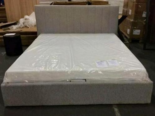 Boucle Bedframe 180x210, Huis en Inrichting, Slaapkamer | Bedden, Nieuw, Tweepersoons, 180 cm, 210 cm, Stof, Ophalen of Verzenden