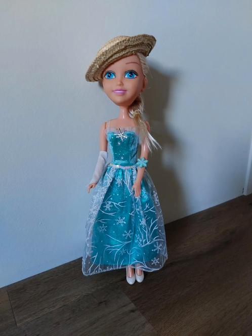 Elsa Frozen pop 53 cm met jurk, hoedje en (kinder)ring zgan, Kinderen en Baby's, Speelgoed | Poppen, Zo goed als nieuw, Overige typen